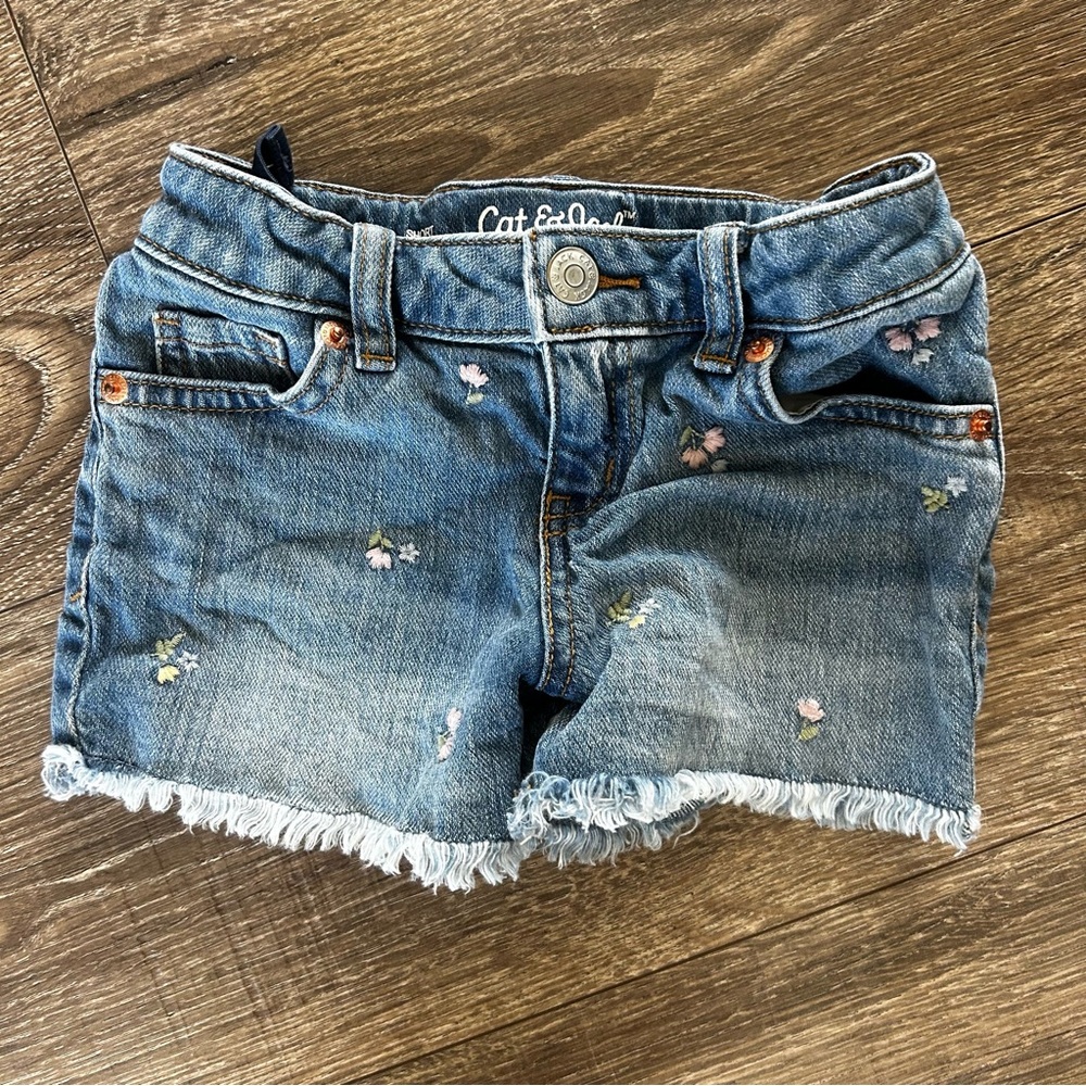 Cat and Jack girls Jean cut off shorts with floral embroidery size xs 4/5